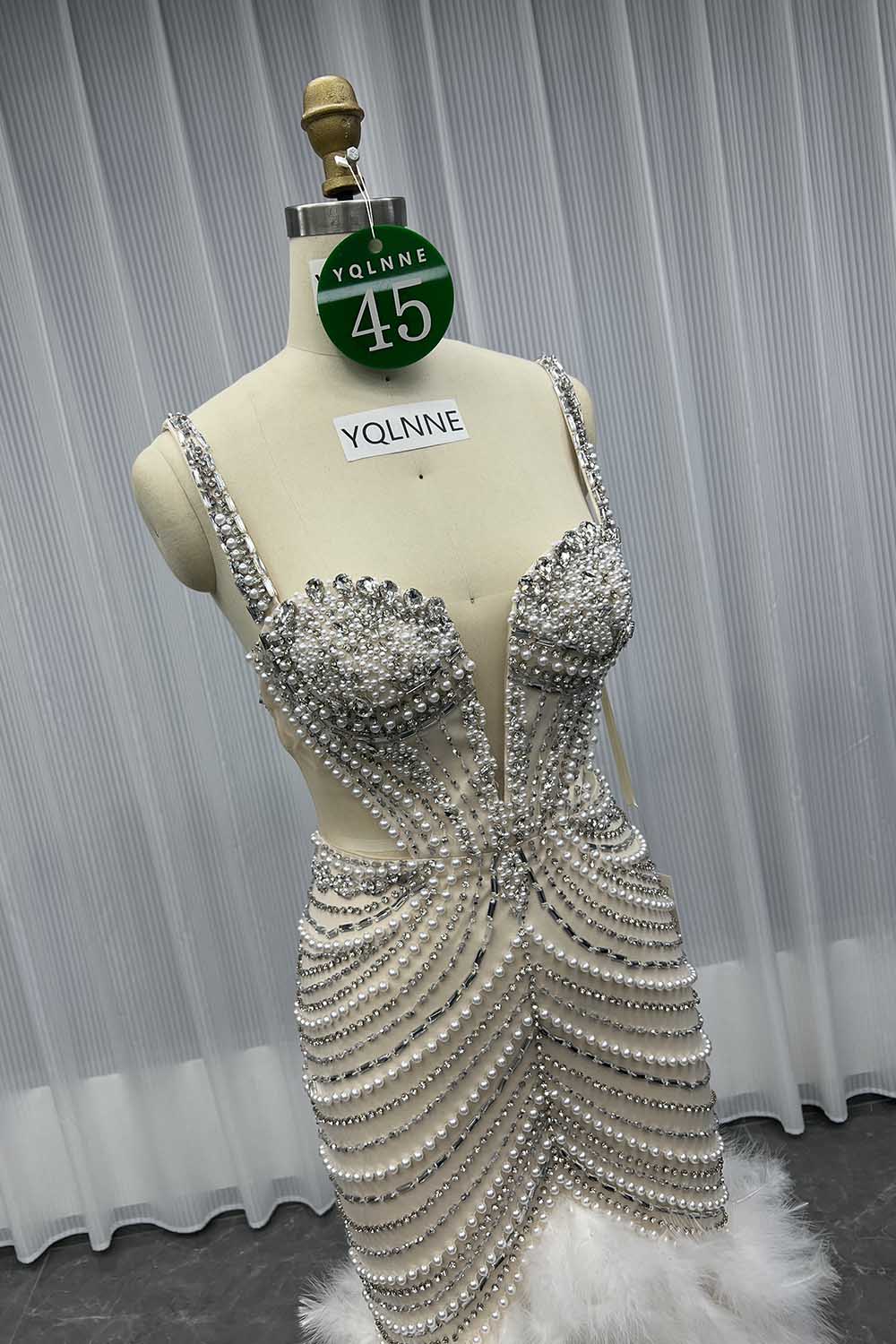 YQLNNE 045 White Feathers Crystals Wedding Party Gown Formal Evening Dress Mermaid